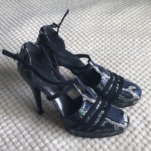 Stuart Weitzman heritage azur Serpentex snake heels Used with love Size 6.5 M